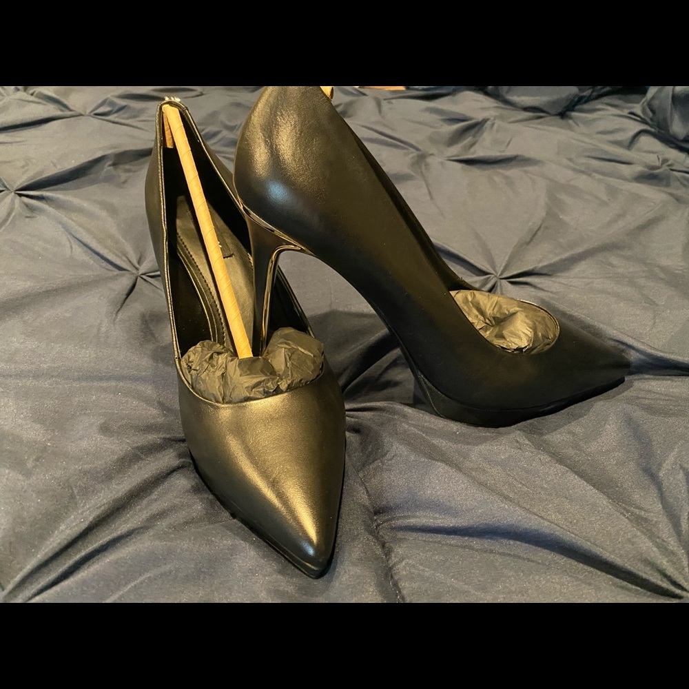 **NIB** DKNY Lexi 100 Black Pumps sz10
